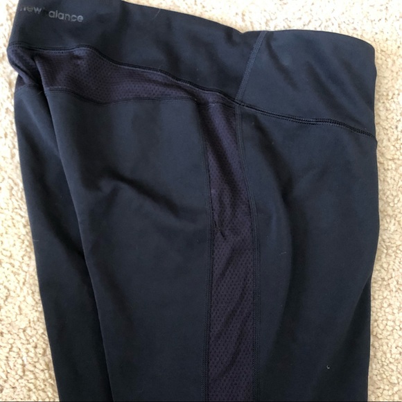 New Balance Black Capri Leggings size M - Picture 7 of 7